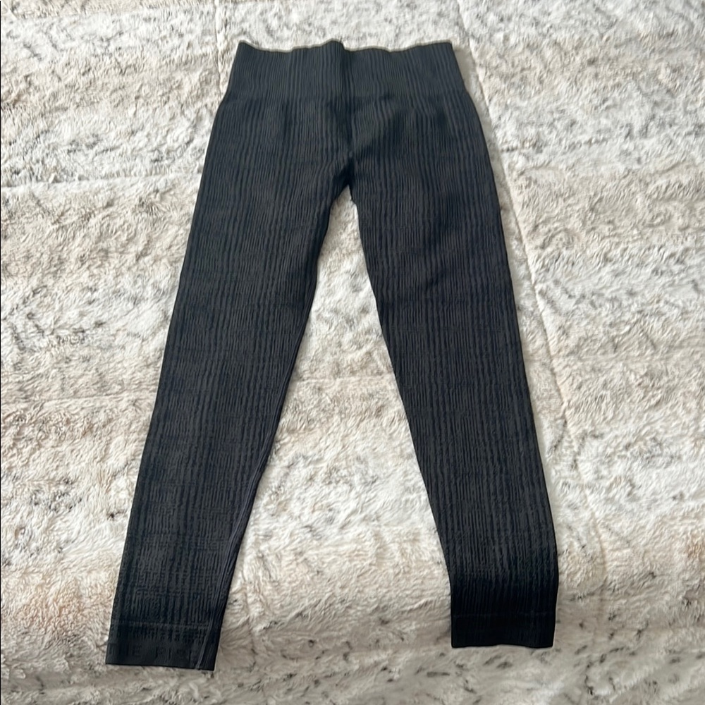 Black and Gray Vuori Leggings